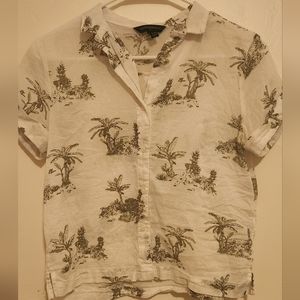 Banana Republic White Button Down Short Sleeve XS Petite 100% Cotton with Tiger